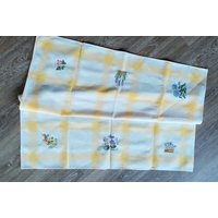 Kreuzstich Handarbeit, Frühling, Bestickt , Tischdecke/Mitteldecke Gelb, Weiß von CarlaWhiteAndNature