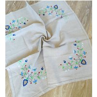 Leinen Stickerei, Folklore Grosse Tischdecke, Bunt Bestickt, Handarbeit von CarlaWhiteAndNature