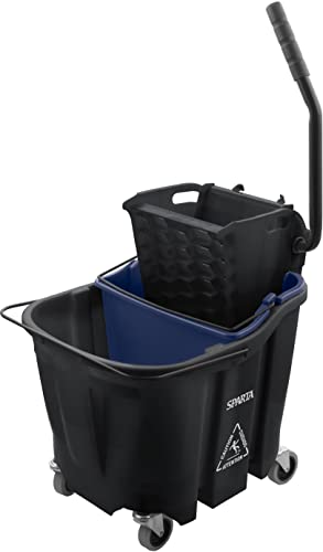 CFS OmniFit 35 QT Wischmopp-Eimer-Kombination: Seitenpress-Auswringer und Schmutzwassereinsatz, Schwarz CFS OmniFit 35 QT Wischmopp-Eimer-Kombination: Seitenpress-Auswringer und Schmutzwassereinsatz, Schwarz von Carlisle FoodService Products