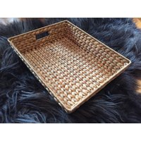 Korbtablett Deko Tablett Korb Weidenkorb Geflecht Maisstroh Rustikal Ländlich Wohnen Garten Farmhouse Landhaus Cottage Rustic Korbtablett Deko Tablett Korb Weidenkorb Geflecht Maisstroh Rustikal Ländlich Wohnen Garten Farmhouse Landhaus Cottage Rustic von CarlottaFlorentine