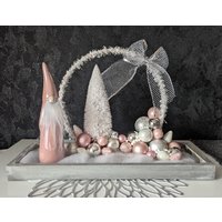 Weihnachtliches Deko Tablett Mit Beleuchtung "Rosa Wichtel" Unikat von CarmaCreative