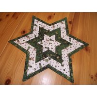 Patchworkstern Tischdecke Weihnachten 46cm Patchworkstern Tischdecke Weihnachten 46cm von CarmensStoffideen
