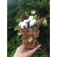 Baumwollblumengesteck Rustikaler Herbstschmuck Im Holztopf von CarolaFlowerDesigns