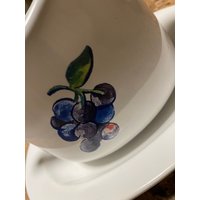 Corelle Koordinaten Sauciere W Unterteller Weiß Mit Trauben Obstkorb Design von CarolinaMtnCompany