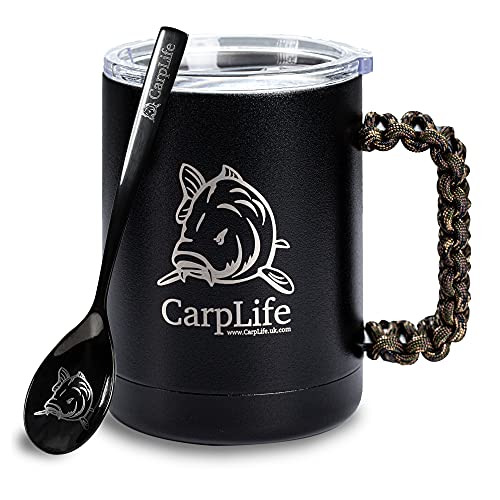 CarpLife Thermobecher mit Löffel Angler – Edelstahl-Thermobecher mit Deckel und geätztem Carpy-Löffel (Camo Griff) von CarpLife Products Ltd