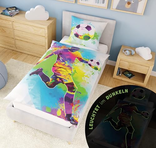 Carpe Sonno Kinderbettwäsche 135x200 Leuchtet im Dunkeln + 10 Spiele - Leuchtende Kinder Bettwäsche Glow in The Dark - Fussball Bettwäsche Fussballer Baumwolle - Bettwäsche Fussball Jungen von Carpe Sonno