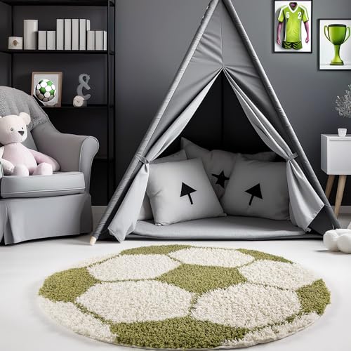 Carpetsale24 Hochflor Kinderteppich Bälle Fußball Form Grün und Weiß 100 cm Rund - Runder Teppich Kinderzimmer Langflor Babyteppich Spielteppich für Junge und Mädchen Extra Weich und Antiallergen von Carpetsale24