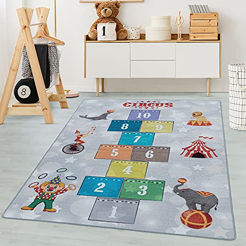 Carpetsale24 Kinderteppich Zirkus mit Hüpfkästchen Design Grau 160 x 230 cm - Kurzflor Teppich Kinderzimmer für Junge und Mädchen Pflegeleicht und Weich - Waschbar Spielteppich Babyzimmer Babyteppich von Carpetsale24