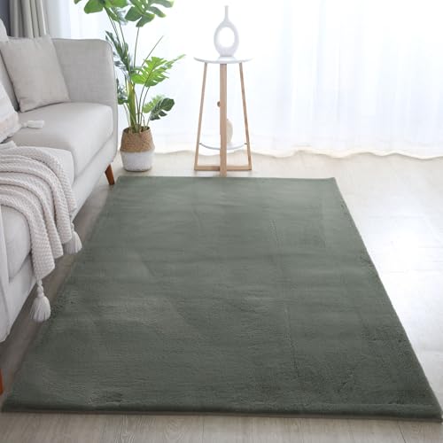 Carpetsale24 Teppich Wohnzimmer Einfarbig Modern Design 140 x 200 cm Grün - Hochflor Teppich Schlafzimmer Extra Weich und Flauschig - Rechteckig Teppich für Jugendzimmer Esszimmer Küche von Carpetsale24
