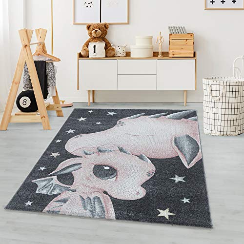 Carpetsale24 Kinderteppich Drachen Design Pastellfarben Pink und Grau 160 x 230 cm - Kurzflor Teppich Kinderzimmer Spielteppich Babyteppich für Junge und Mädchen Extra Weich Antiallergen Rechteckig von Carpetsale24