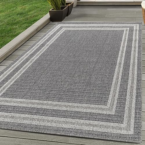 In & Outdoor Teppich Bordüre Design Wetterfest für Terrasse Balkon Küche oder Wohnzimmer Teppich, Farbe: Grau, Größe: 140 x 200 cm In & Outdoor Teppich Bordüre Design Wetterfest für Terrasse Balkon Küche oder Wohnzimmer Teppich, Farbe: Grau, Größe: 140 x 200 cm von Carpettex Teppich
