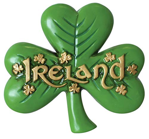 Antiker Magnet mit großem Kleeblatt und goldfarbener „Irland”-Aufschrift sowie kleinem Kleeblatt von Carrolls Irish Gifts