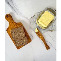 Frühstück Set Aus Olivenholz Bestehend Brett Und Buttermesser von Cartava