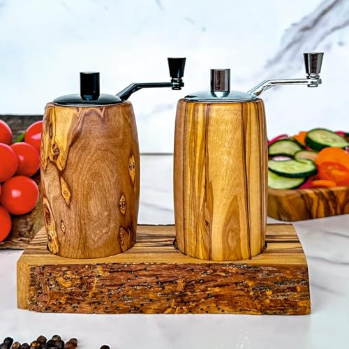 Olivenholz Salz- und Pfeffermühlen Set mit Untersetzer und Keramikmahlwerk Tischmühlen mit Kurbel Mini-Mühlen 8,3 cm Höhe Olivenholz Salz- und Pfeffermühlen Set mit Untersetzer und Keramikmahlwerk Tischmühlen mit Kurbel Mini-Mühlen 8,3 cm Höhe von Cartava