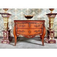 Kommode Louis Xv in Holz Braun Gelb Retro Barock Stil Mit Messingverzierungen Für Stilvolle Schlafzimmer Dekor Kommode Louis Xv in Holz Braun Gelb Retro Barock Stil Mit Messingverzierungen Für Stilvolle Schlafzimmer Dekor von CasAminMobel