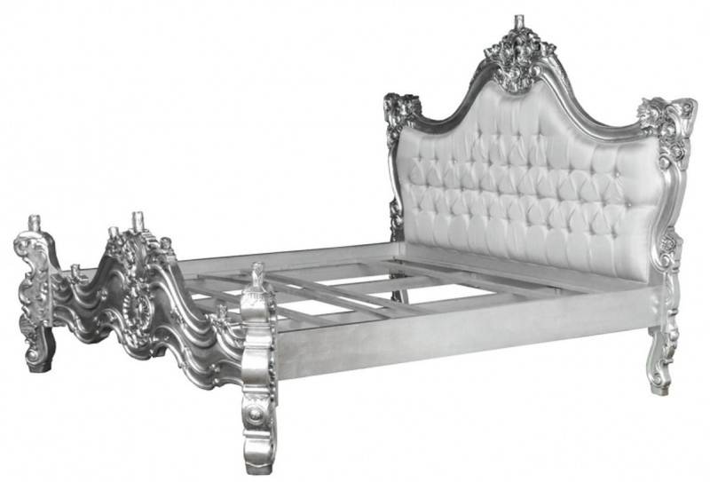 Barock Bett Barocco Weià Satinstoff / Silber mit Bling Bling Glitzersteinen 180 x 200 cm aus der Luxus Kollektion von Casa Padrino Barock Bett Barocco Weià Satinstoff / Silber mit Bling Bling Glitzersteinen 180 x 200 cm aus der Luxus Kollektion von Casa Padrino von Casa Padrino