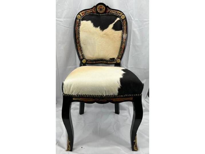 Casa Padrino Barock Boulle Esszimmer Stuhl Weiß / Schwarz / Rot / Gold - Prunkvoller Stuhl mit edlem Fell - Esszimmer Möbel im Barockstil - Barock Interior - Barock Boulle Möbel von Casa Padrino