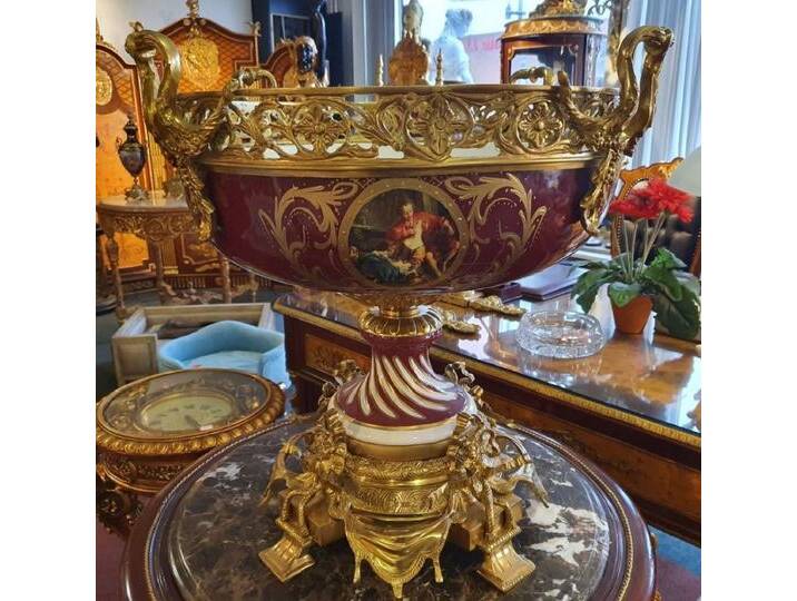 Casa Padrino Barock Deko Schale Bordeauxrot / Mehrfarbig / Weiß / Gold Ø 60 x H. 53 cm - Prunkvolle Porzellan Schüssel mit elegantem Design - Barock Deko Accessoires von Casa Padrino