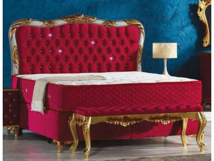 Casa Padrino Barock Samt Bett Bordeauxrot / Silber / Gold - Prunkvolles Doppelbett mit Glitzersteinen und Matratze - Schlafzimmer Möbel im Barockstil Casa Padrino Barock Samt Bett Bordeauxrot / Silber / Gold - Prunkvolles Doppelbett mit Glitzersteinen und Matratze - Schlafzimmer Möbel im Barockstil von Casa Padrino