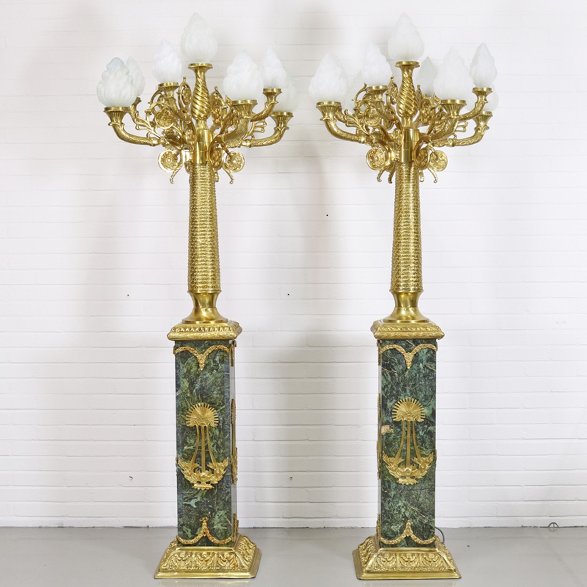 Casa Padrino Barock Stand Kronleuchter mit Marmor Säulen Set Mod1 Schwarz-Grün / Gold - Edel & Prunkvoll Casa Padrino Barock Stand Kronleuchter mit Marmor Säulen Set Mod1 Schwarz-Grün / Gold - Edel & Prunkvoll von Casa Padrino
