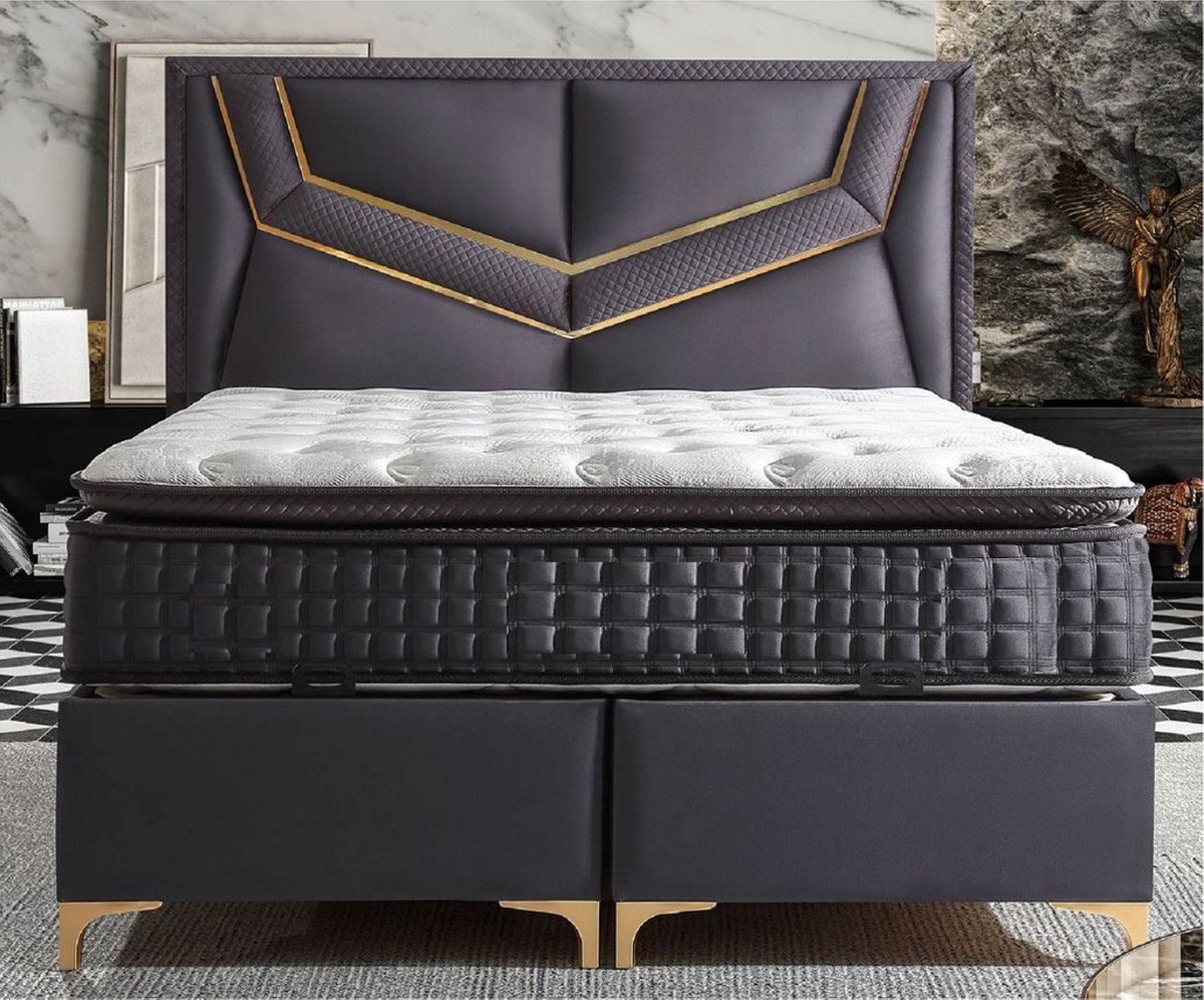 Casa Padrino Bett Casa Padrino Luxus Doppelbett Lila / Gold - Verschiedene Größen - Massivholz Bett mit Kopfteil und Matratze - Schlafzimmer Möbel - Hotel Möbel - Luxus Möbel von Casa Padrino