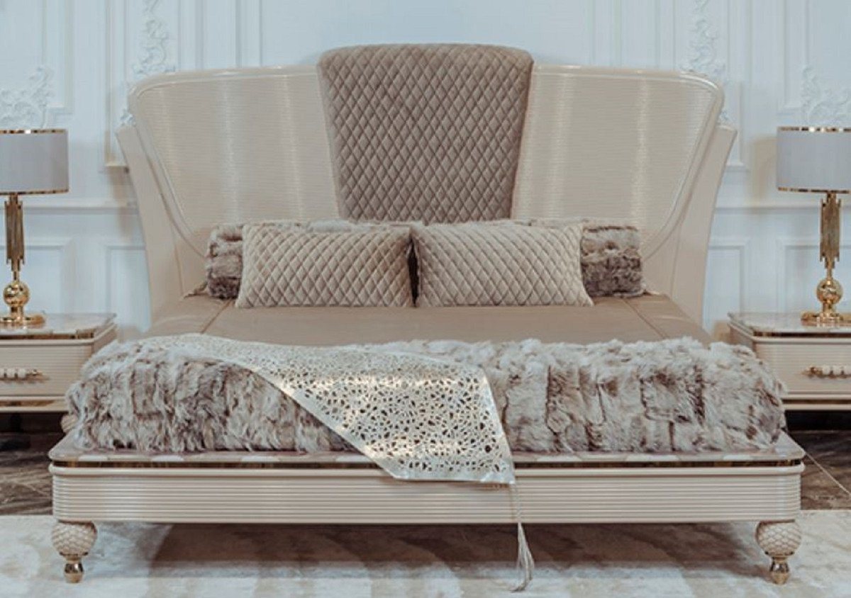 Casa Padrino Bett Doppelbett Beige / Grau / Gold - Edles Massivholz Bett mit Kopfteil - Schlafzimmer & Hotel Möbel - Kollektion von Casa Padrino