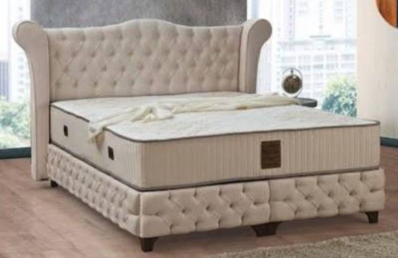 Casa Padrino Bett Doppelbett Beige / Schwarz - Edles Samt Bett mit Matratze - Schlafzimmer Möbel im Barockstil von Casa Padrino