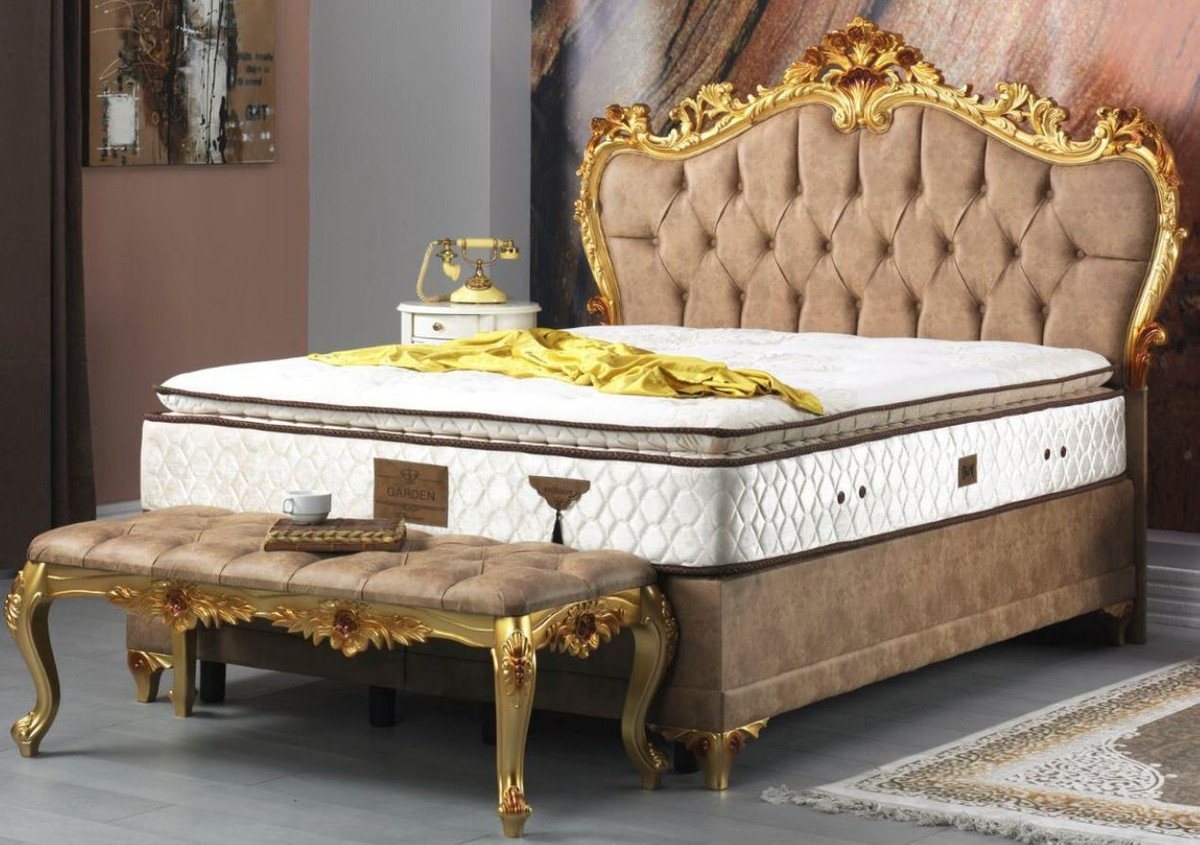 Casa Padrino Bett Doppelbett Braun / Gold - Prunkvolles Samt Bett mit Matratze - Schlafzimmer Set im Barockstil - Schlafzimmermöbel von Casa Padrino