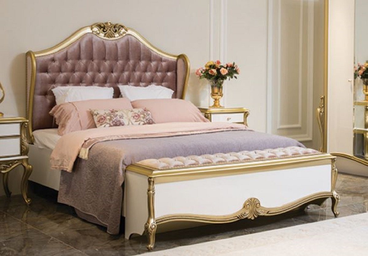 Casa Padrino Bett Doppelbett Lila / Rosa / Weiß / Gold 170 x 207 x H. 168 cm - Edles Massivholz Bett mit Kopfteil - Prunkvolle Schlafzimmer Möbel im Barockstil von Casa Padrino