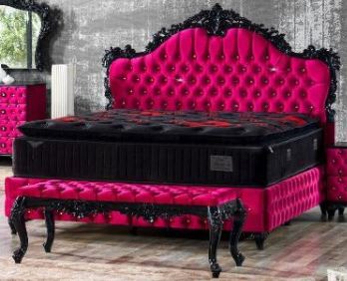 Casa Padrino Bett Doppelbett Pink / Schwarz - Prunkvolles Samt Bett mit Glitzersteinen und Matratze - Schlafzimmer Möbel im Barockstil von Casa Padrino