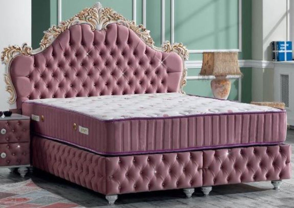 Casa Padrino Bett Doppelbett Rosa / Weiß / Antik Gold - Prunkvolles Samt Bett mit Glitzersteinen und Matratze - Schlafzimmer Set im Barockstil von Casa Padrino