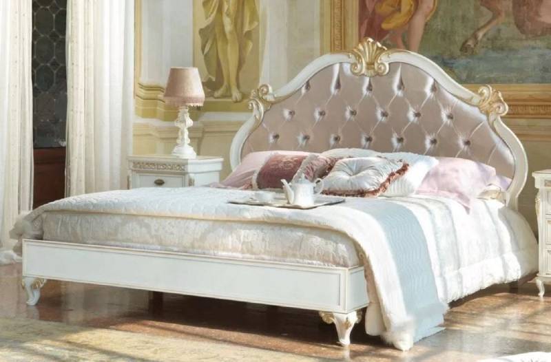 Casa Padrino Bett Doppelbett Rosa / Weiß / Gold - Prunkvolles Massivholz Bett - Schlafzimmer Möbel - Qualität - Made in Italy von Casa Padrino