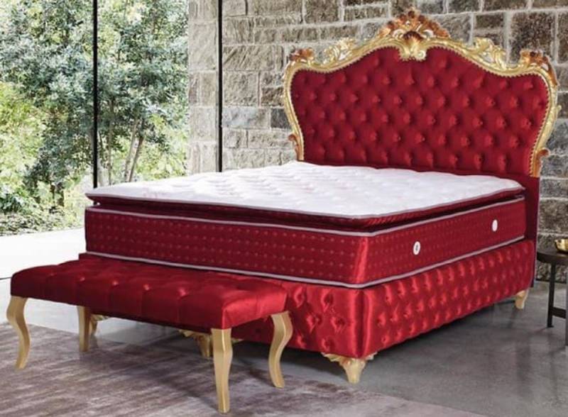 Casa Padrino Bett Doppelbett Rot / Gold - Prunkvolles Samt Bett mit Matratze - Schlafzimmer Set im Barockstil - Schlafzimmermöbel von Casa Padrino