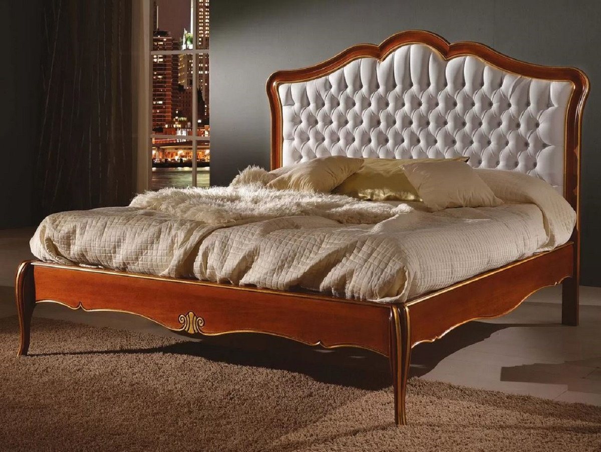 Casa Padrino Bett Doppelbett Weiß / Braun / Gold - Prunkvolles Massivholz Bett - Schlafzimmer Möbel - Qualität - Made in Italy von Casa Padrino