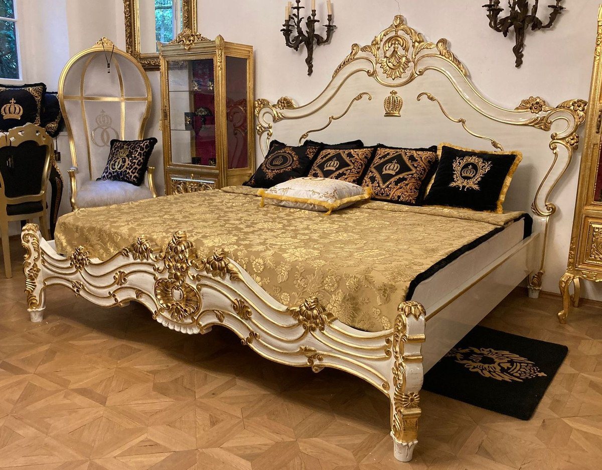 Casa Padrino Bett Pompöös by Casa Padrino Luxus Barock Doppelbett Creme / Gold - Pompööses Barock Bett designed by Harald Glööckler - Schlafzimmer Möbel im Barockstil - Barock Möbel - Edel & Prunkvoll von Casa Padrino