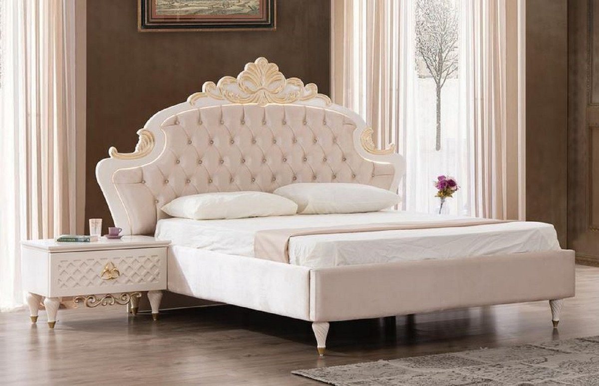 Casa Padrino Bett Schlafzimmer Set Rosa / Weiß / Gold - 1 Doppelbett mit Kopfteil & 2 Nachttische - Schlafzimmer Möbel - Edel & Prunkvoll von Casa Padrino
