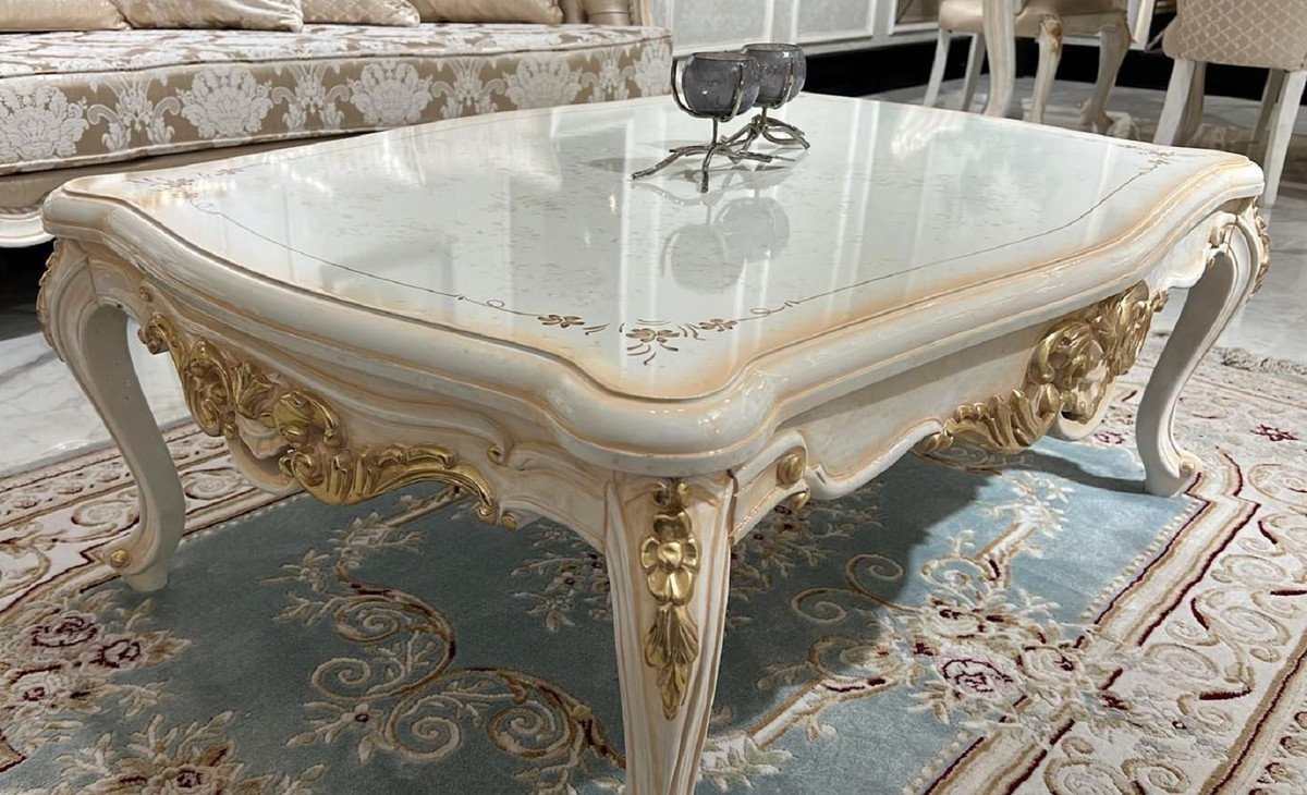 Casa Padrino Couchtisch Casa Padrino Luxus Barock Couchtisch Weiß / Beige / Gold - Massivholz Wohnzimmertisch im Barockstil - Barockstil Wohnzimmer Möbel - Barock Möbel - Barock Einrichtung - Luxus Möbel im Barockstil von Casa Padrino