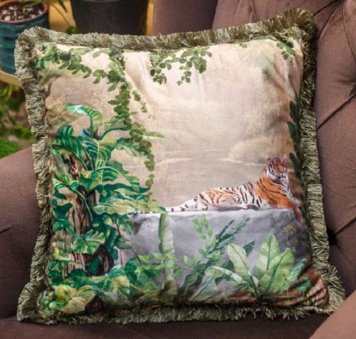 Casa Padrino Dekokissen Luxus Deko Kissen Dschungel & Tiger Mehrfarbig / Grün 45 x 45 cm - Bedrucktes Samt Kissen mit Fransen - Edles Zierkissen - Luxus Kollektion Casa Padrino Dekokissen Luxus Deko Kissen Dschungel & Tiger Mehrfarbig / Grün 45 x 45 cm - Bedrucktes Samt Kissen mit Fransen - Edles Zierkissen - Luxus Kollektion von Casa Padrino