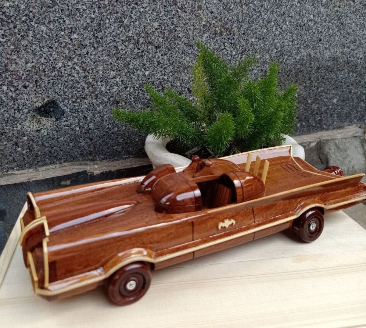Casa Padrino Dekoobjekt Deko Auto Dreamcar Braun / Naturfarben 36 x 12 x H. 11 cm - Handgefertigtes Holz Auto - Wohnzimmer Deko - Schreibtisch Deko - Deko Accessoires Casa Padrino Dekoobjekt Deko Auto Dreamcar Braun / Naturfarben 36 x 12 x H. 11 cm - Handgefertigtes Holz Auto - Wohnzimmer Deko - Schreibtisch Deko - Deko Accessoires von Casa Padrino
