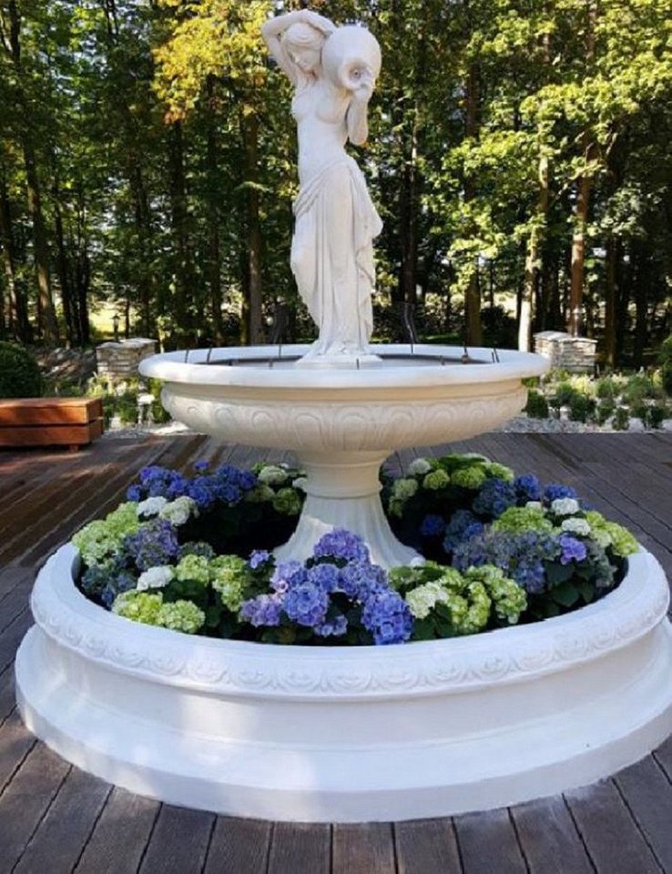 Casa Padrino Gartenbrunnen Casa Padrino Barock Garten Deko Springbrunnen Frau mit Krug Weiß Ø 240 x H. 235 cm - Prunkvoller Gartenbrunnen im Barockstil - Stein Brunnen mit Umrandung - Barock Garten Deko Accessoires von Casa Padrino