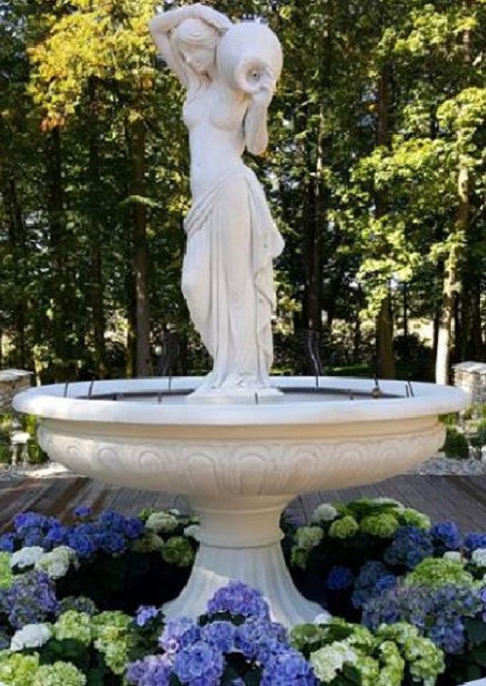Casa Padrino Gartenbrunnen Casa Padrino Barock Springbrunnen Frau mit Krug Weiß Ø 150 x H. 235 cm - Prunkvoller Gartenbrunnen im Barockstil - Runder Gartendeko Stein Brunnen - Barock Garten Deko Accessoires von Casa Padrino
