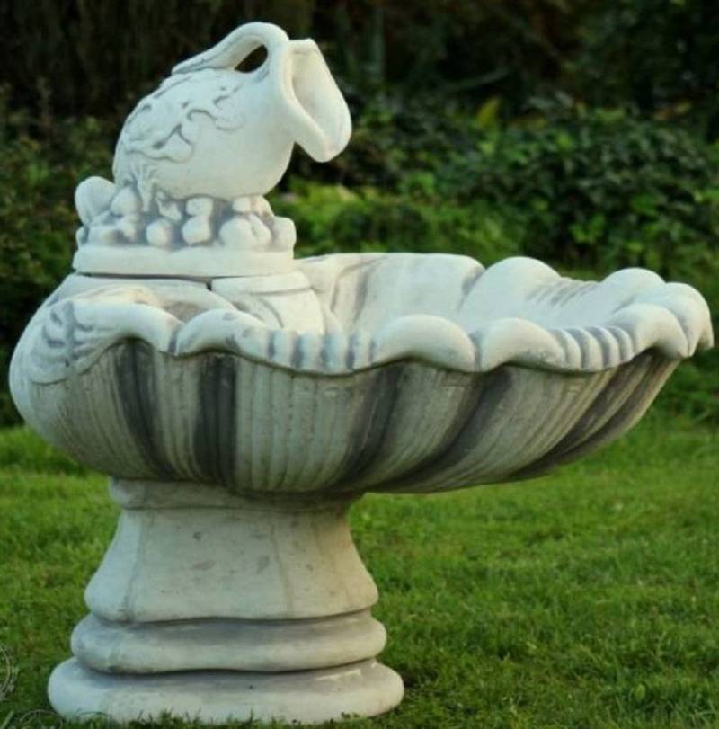 Casa Padrino Gartenbrunnen Jugendstil Springbrunnen in Muschelform mit Krug Grau 70 x 75 x H. 70 cm - Prunkvoller Gartenbrunnen - Gartendeko Brunnen - Barock & Jugendstil Garten Deko Accessoires von Casa Padrino