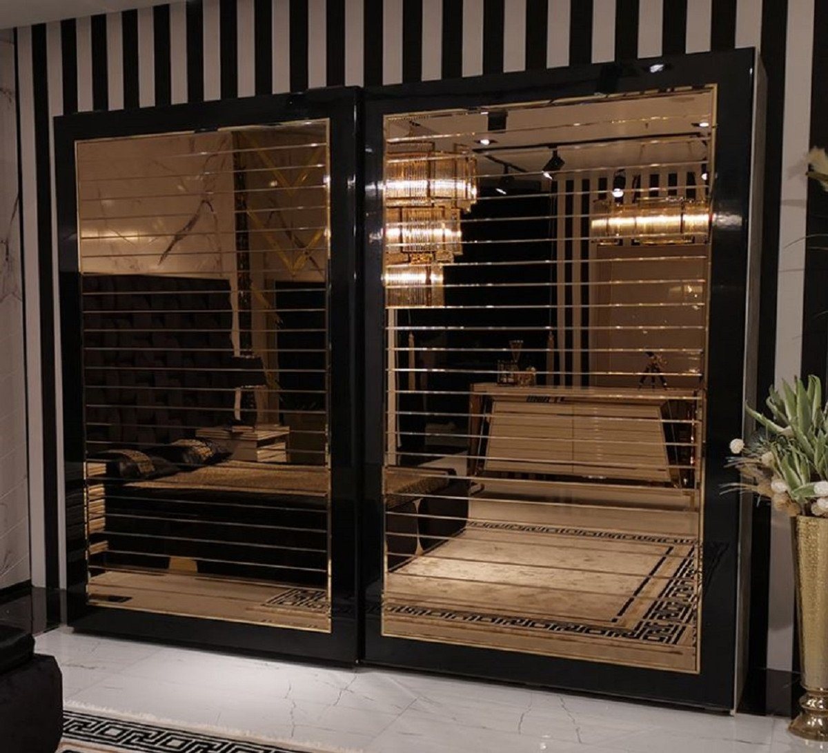Casa Padrino Kleiderschrank Luxus Schlafzimmerschrank Beige / Schwarz / Gold - Moderner verspiegelter Kleiderschrank mit 2 Schiebetüren - Luxus Schlafzimmer & Hotel Möbel Casa Padrino Kleiderschrank Luxus Schlafzimmerschrank Beige / Schwarz / Gold - Moderner verspiegelter Kleiderschrank mit 2 Schiebetüren - Luxus Schlafzimmer & Hotel Möbel von Casa Padrino
