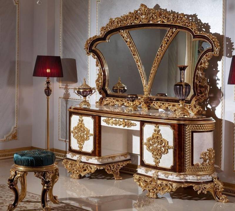 Casa Padrino Kommode Casa Padrino Luxus Barock Schlafzimmer Set Weiß / Braun / Gold - 1 Barock Schminkkommode mit 5 Schubladen & 1 Barock Spiegel & 1 Barock Hocker - Barock Schlafzimmer Möbel - Edel & Prunkvoll von Casa Padrino