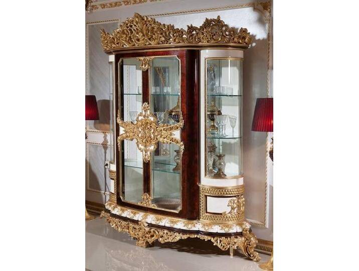 Casa Padrino Luxus Barock Vitrine Weiß / Braun / Gold - Prunkvoller Massivholz Vitrinenschrank mit 2 Glastüren - Barock Möbel - Edel & Prunkvoll von Casa Padrino