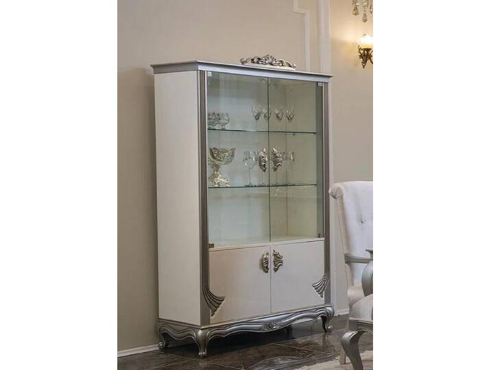 Casa Padrino Luxus Barock Vitrine Weiß / Silber 111 x 49 x H. 193 cm - Edler Massivholz Vitrinenschrank mit 4 Türen - Barock Möbel von Casa Padrino