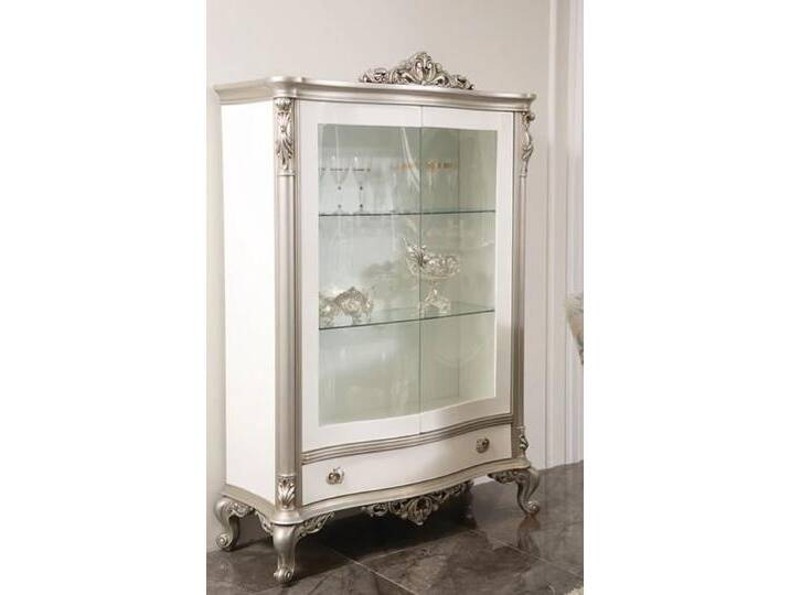 Casa Padrino Luxus Barock Vitrine Weiß / Silber 124 x 54 x H. 198 cm - Edler Massivholz Vitrinenschrank mit 2 Glastüren und Schublade - Barock Möbel von Casa Padrino