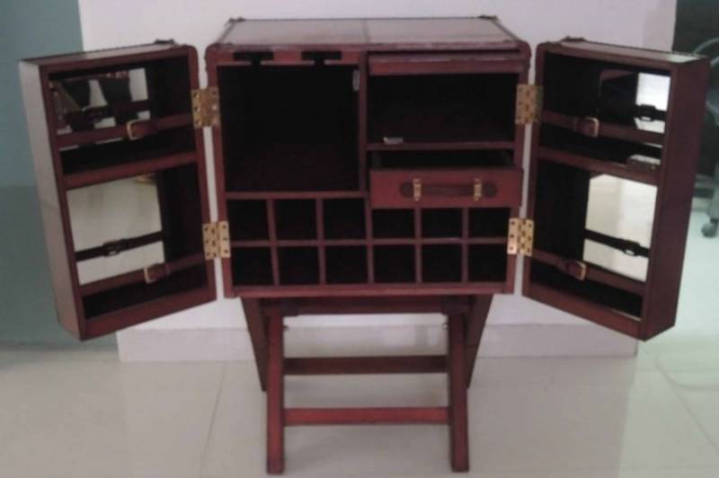 Casa Padrino Luxus Echtleder Barschrank Cognac Braun 61 x 52 x H. 93,5 cm - Kleiner Weinschrank mit 2 TÃ¼ren im Koffer Design von Casa Padrino