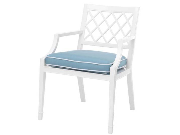 Casa Padrino Luxus Esszimmerstuhl mit Armlehnen und Kissen Weiß / Hellblau 60 x 66 x H. 87 cm - Aluminium Küchenstuhl - Esszimmermöbel von Casa Padrino