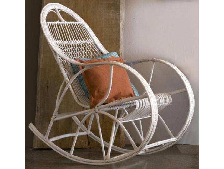 Casa Padrino Luxus Schaukelsessel Weiß 53 x 120 x H. 115 cm - Handgefertigter Rattan Schaukelstuhl mit Armlehnen - Wohnzimmer Möbel - Garten Möbel - Rattan Möbel - Luxus Möbel von Casa Padrino